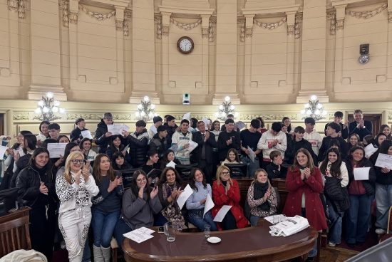 Jóvenes de Armstrong fueron «Ciudadanos en el Senado»: estudiantes de la Escuela Comercial N° 51 vivieron una jornada cívica en Santa Fe.