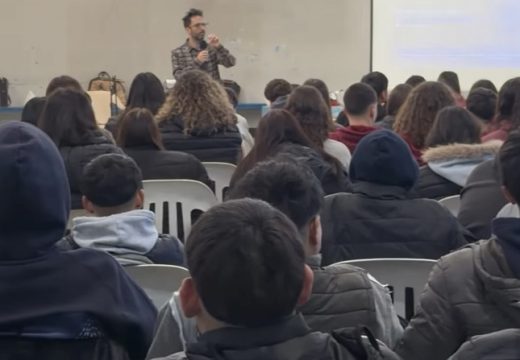 Gran convocatoria en el taller sobre Educación Digital y Salud Mental para jóvenes de Armstrong.